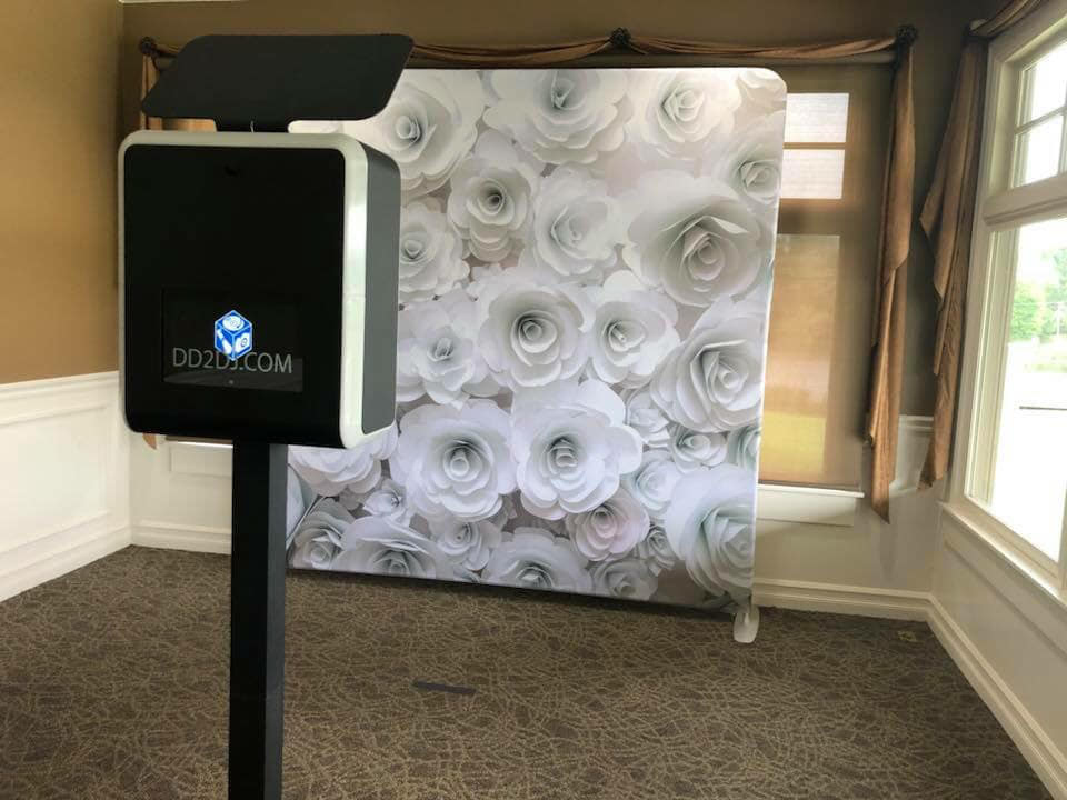 Modern open air Photo Booth with flower backdrop , Photo Booth for wedding, Wedding Photo Booth